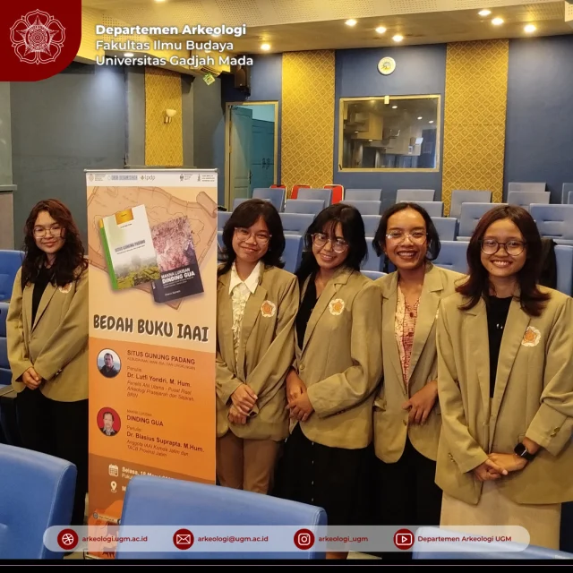 Memenuhi undangan Perkumpulan Ahli Arkeologi Indonesia (IAAI) untuk bedah buku.